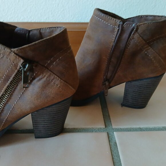 Rampage EDYN Dark Brown Ankle Booties SIZE 6 - Picture 4 of 9